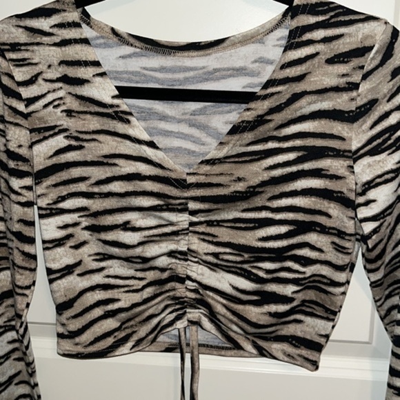 Tiger Print Crop Top Size XS - Picture 3 of 5